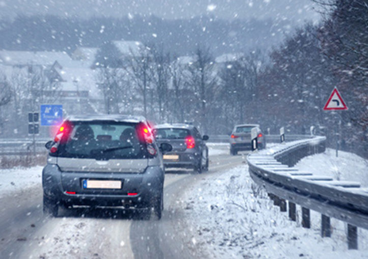 Auf Den Straßen Eis Und Schnee…
